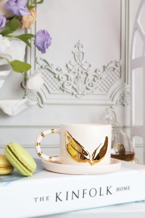 Tüy Figürlü 24K Altın Dekorlu Seramik Mug