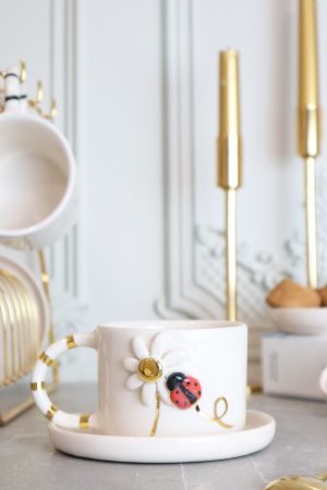 Papatya Figürlü 24K Altın Dekorlu El Yapımı Seramik Mug