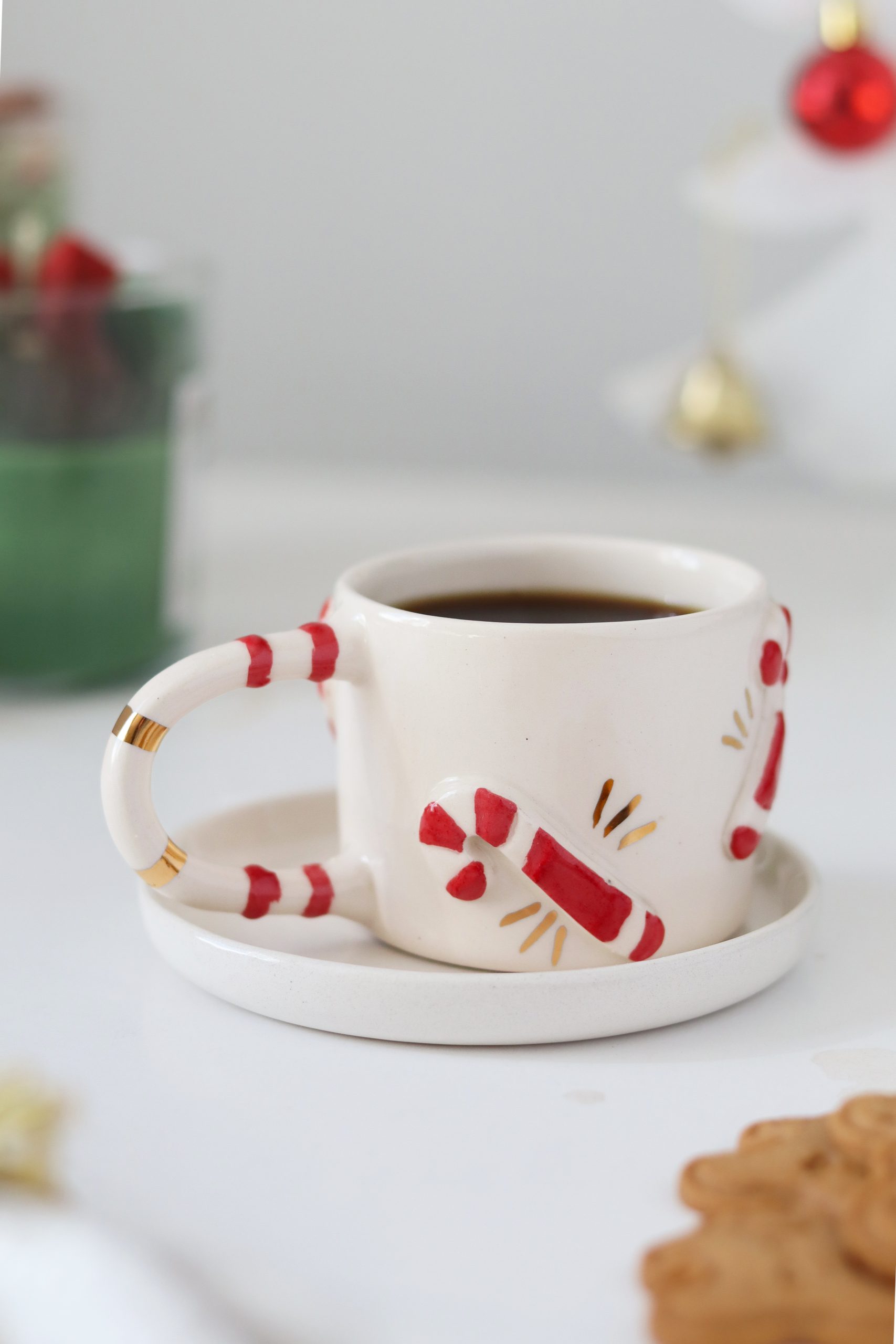 Yılbaşı Baston Şeker Figürlü 24K Altın Dekorlu El Yapımı Seramik Mug - Görsel 5