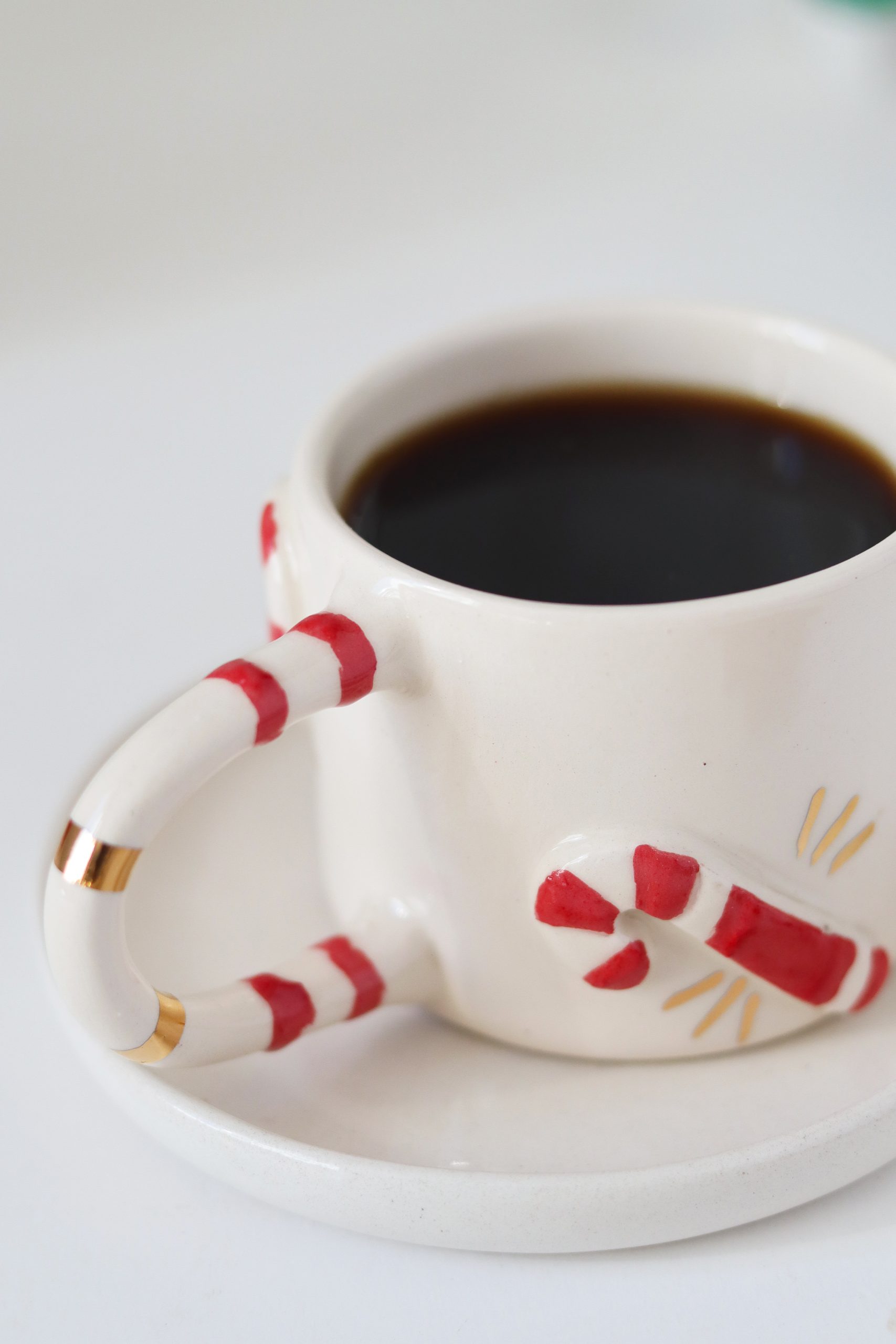 Yılbaşı Baston Şeker Figürlü 24K Altın Dekorlu El Yapımı Seramik Mug - Görsel 4