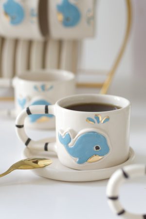 Mavi Balina Figürlü 24K Altın Dekorlu El Yapımı Seramik Mug
