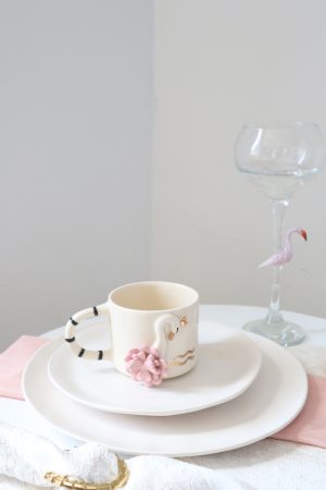 El Yapımı Çiçek ve Kuğu Figürlü 24K Altın Dekorlu Seramik Mug 250ml