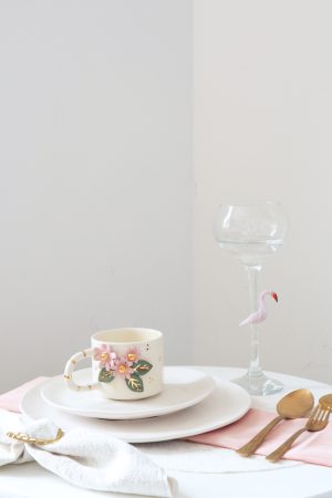 El Yapımı Çiçek Figürlü 24K Altın Dekorlu Seramik Mug 250ml