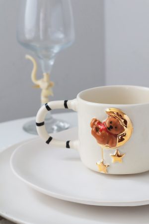 El Yapımı Ayıcık Figürlü 24K Altın Dekorlu Seramik Mug 250ml