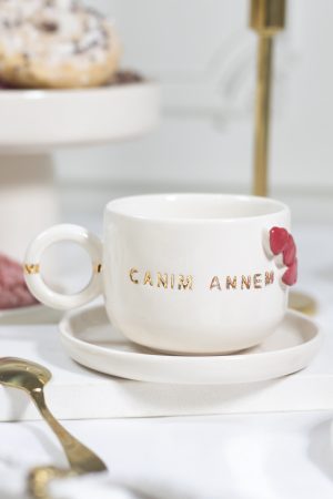 Canım Annem Yazılı Kalp Figürlü 24K Altın Dekorlu El Yapımı Seramik Mug 200ml