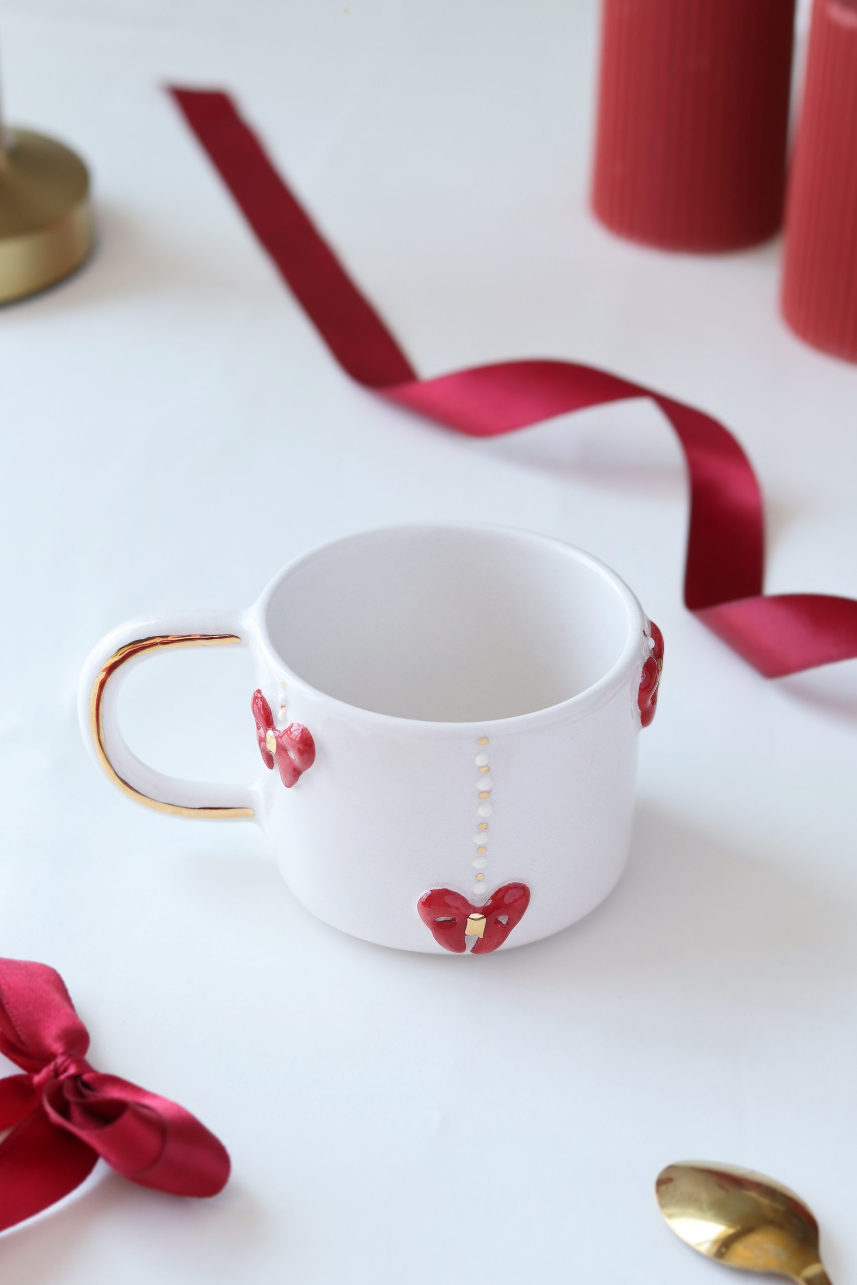 El Yapımı Fiyonk Tasarımlı 24K Altın Dekorlu Seramik Mug