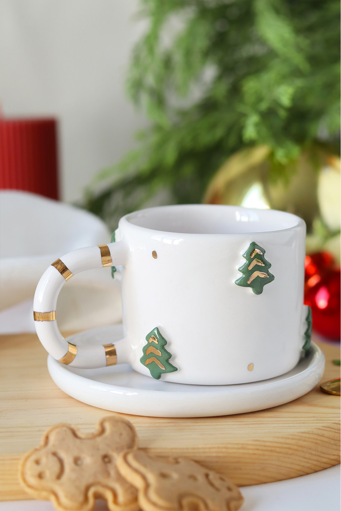 Yılbaşı Çam Ağacı Figürlü 24k Altın Dekorlu El Yapımı Seramik Mug 170ml